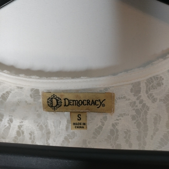 Democracy Women's Bell SLV V-Neck Lace Up Top - Picture 9 of 13